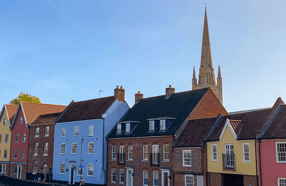 A picture of a row of Norwich houses on the River Wensum!